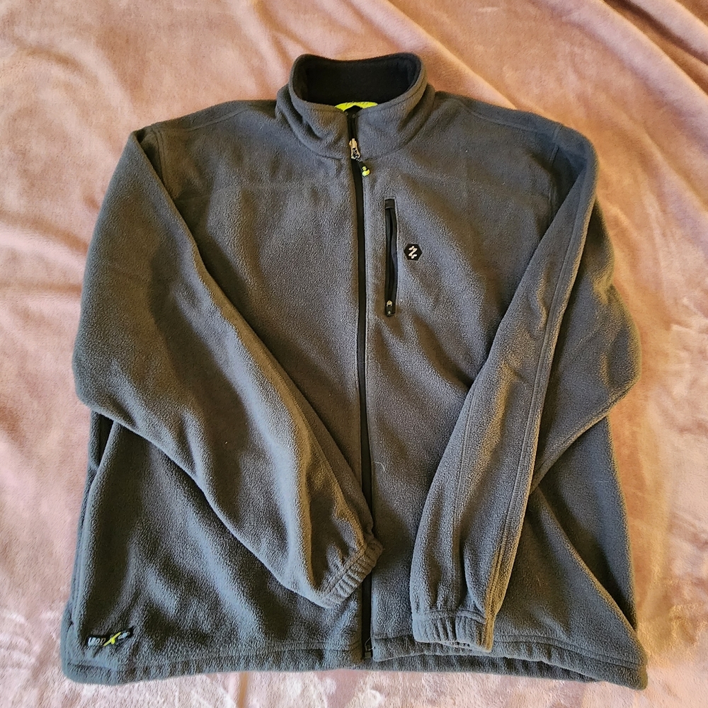 IZOD Perfom X Men's Zip-Up Fleece in Gray